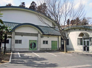 体育館と作業棟